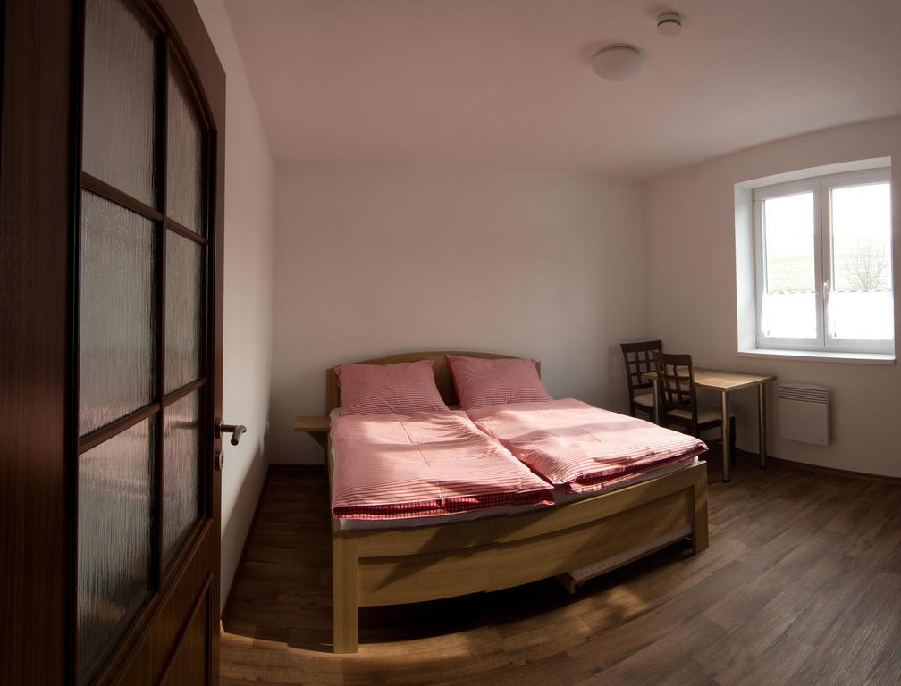 Penzion U Sklepu Hotel Hovorany Buitenkant foto