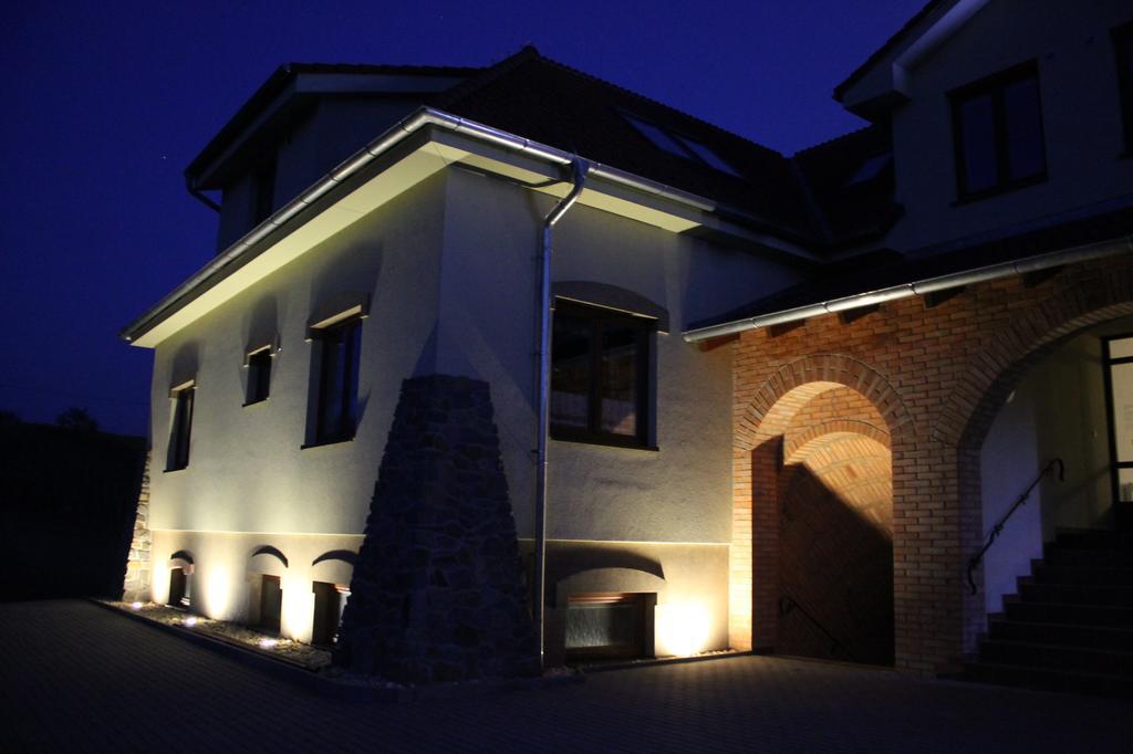 Penzion U Sklepu Hotel Hovorany Buitenkant foto