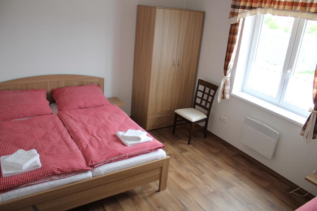 Penzion U Sklepu Hotel Hovorany Buitenkant foto