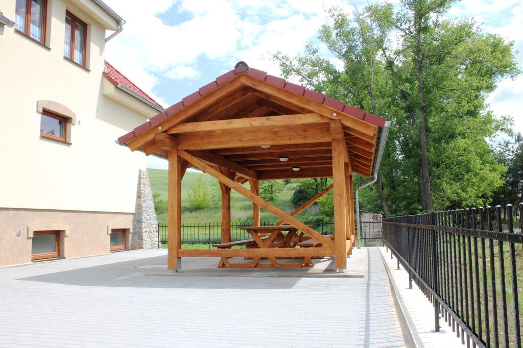 Penzion U Sklepu Hotel Hovorany Buitenkant foto